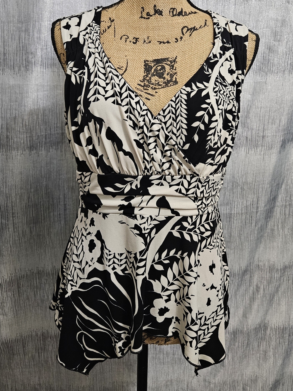Black and White Floral V-Neck Tank Top